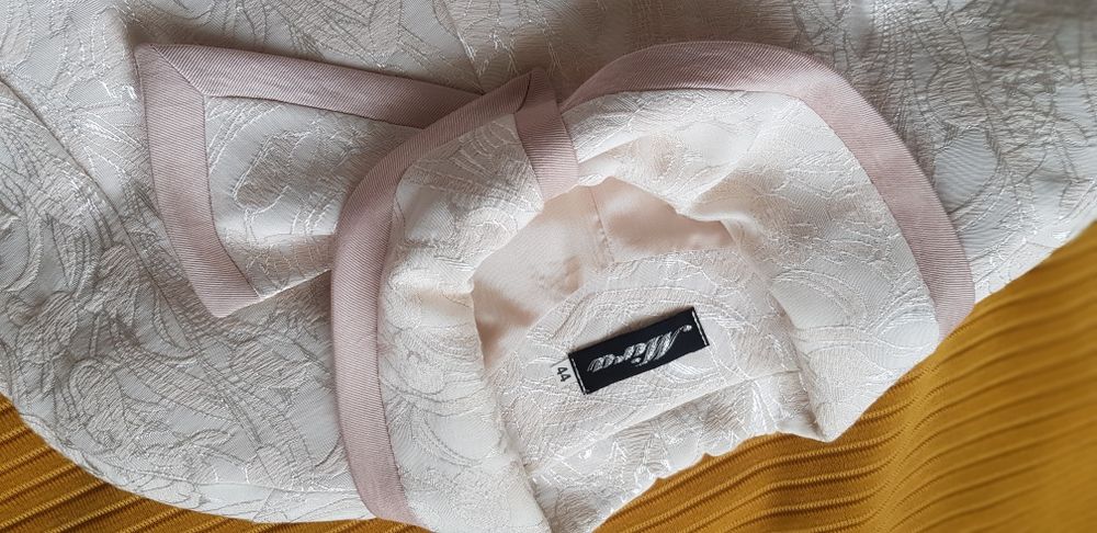 Elegancki komplet komunia 44