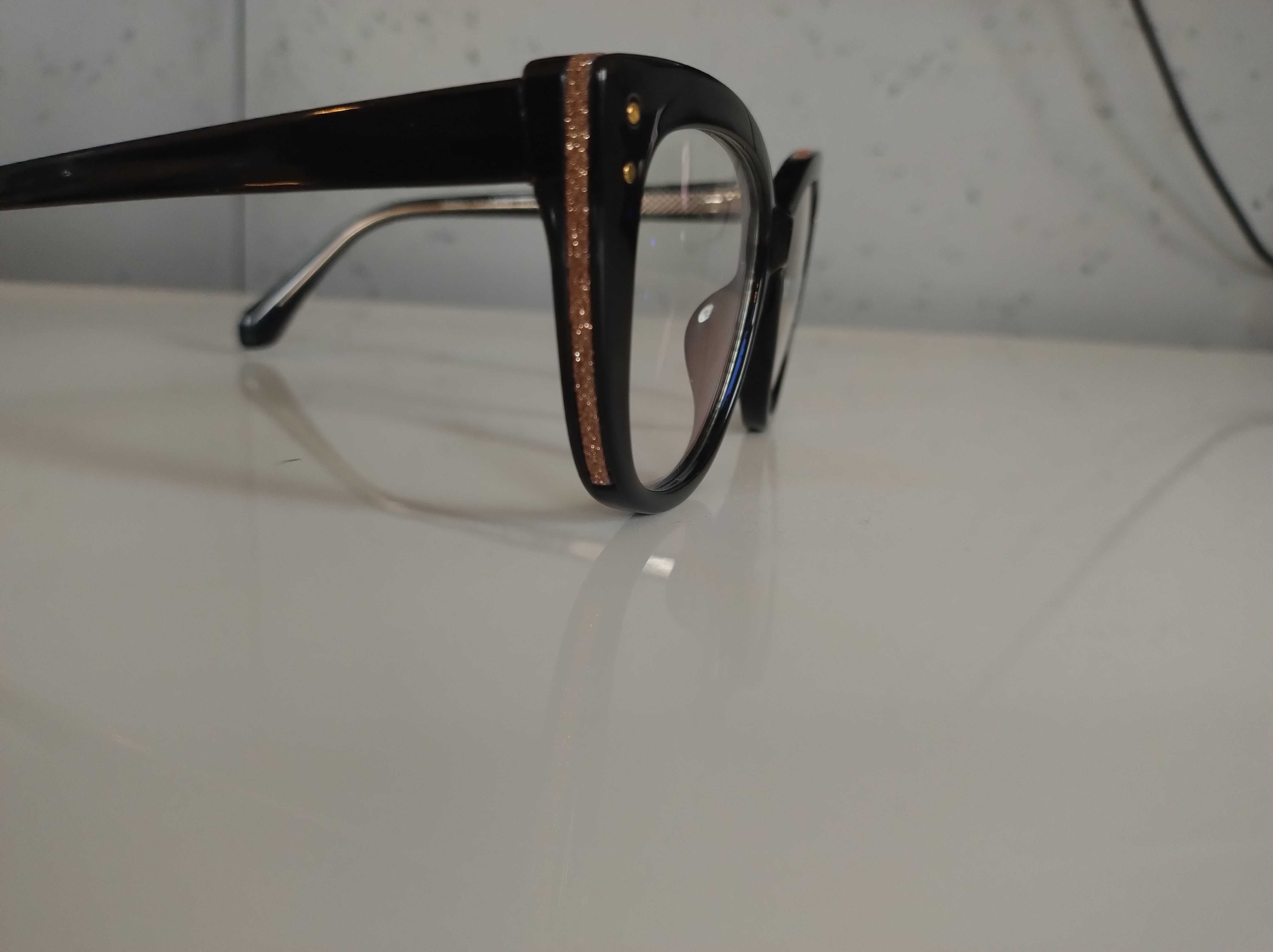 Okulary ,,0'' czarno-złote