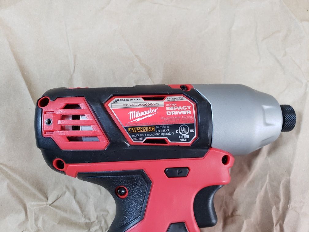 Milwaukee M12 2462-20 Імпульсний шуруповерт імпакт