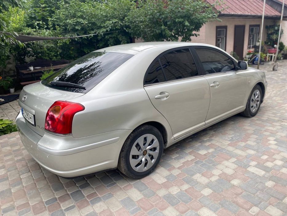 Toyota avensis 2003