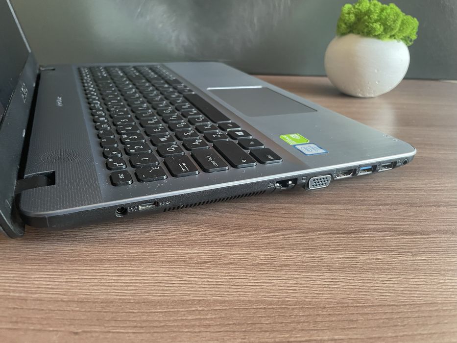 Игровой ноутбук Asus/i3-6006/8 GB/ 240 SSD/GeForce 920M 2 GB