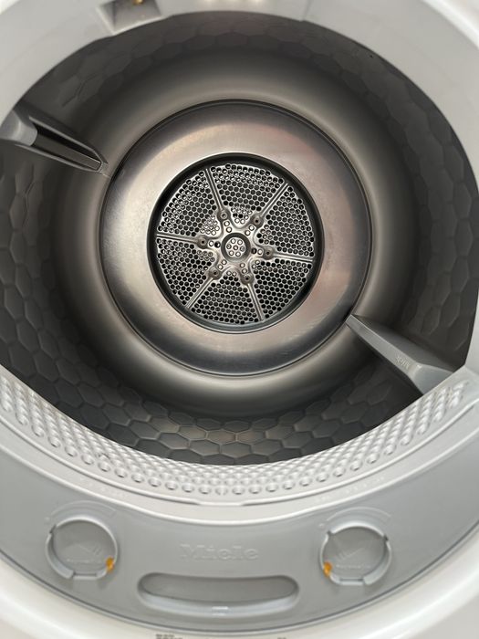 Сушильна машина Miele TCJ680 WP