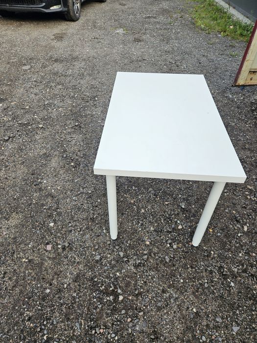 Biały stolik IKEA