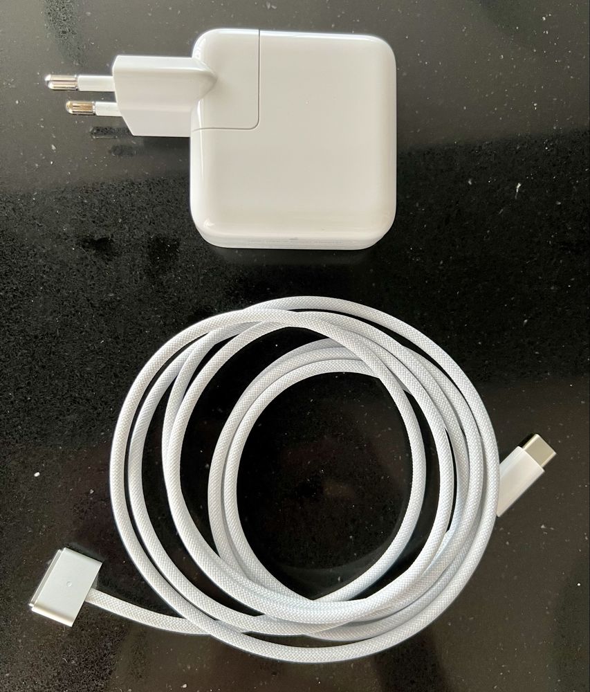 Макбук Apple MacBook Air 13.6" M2 8 / 256 GB