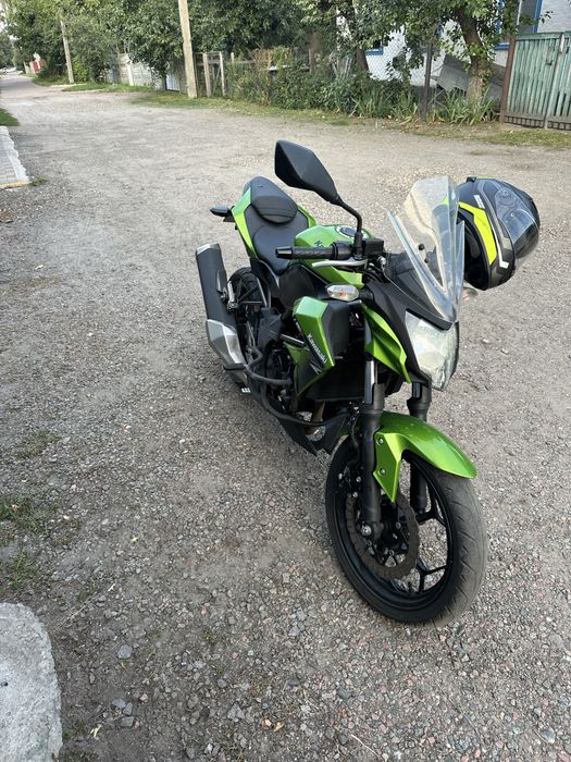 Kawasaki z 250 sl 2015