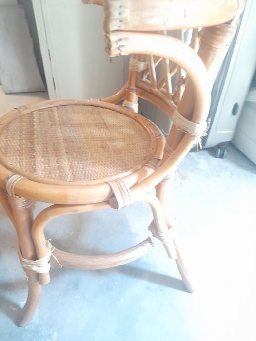 Messa em babu com 2 cadeiras