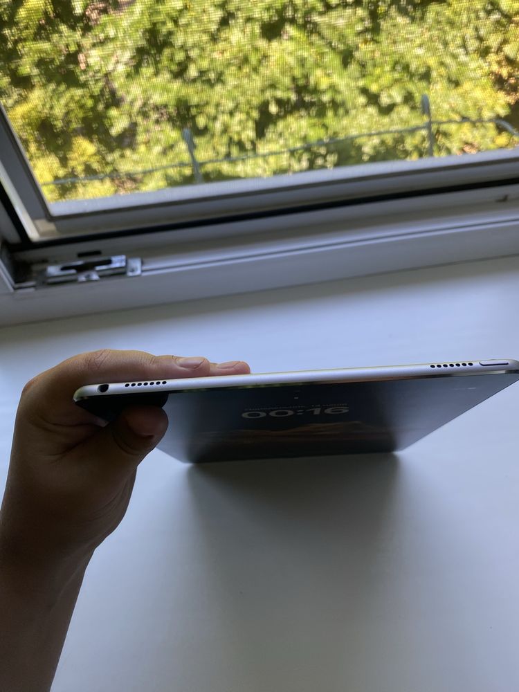 Продам iPad Pro9.7’’ 32GB wifi в идеальном состоянии