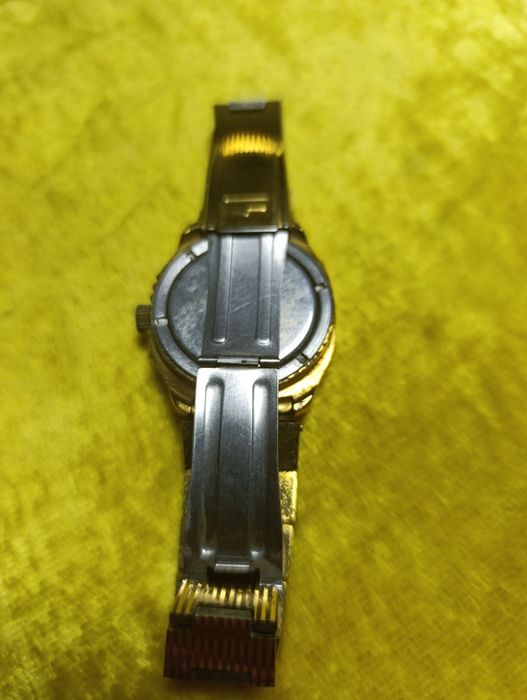 Продам годинник Слава на 25 каменів