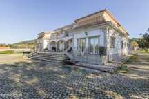 Palacete Exclusivo em Azeitão: Um Refúgio de Charme e Elegância