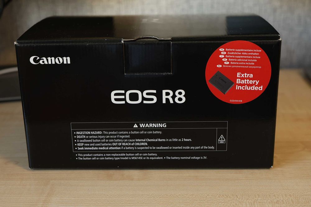 Продам свою камеру Canon r8 (на гарантії) + 3 оригінальні акумулятори
