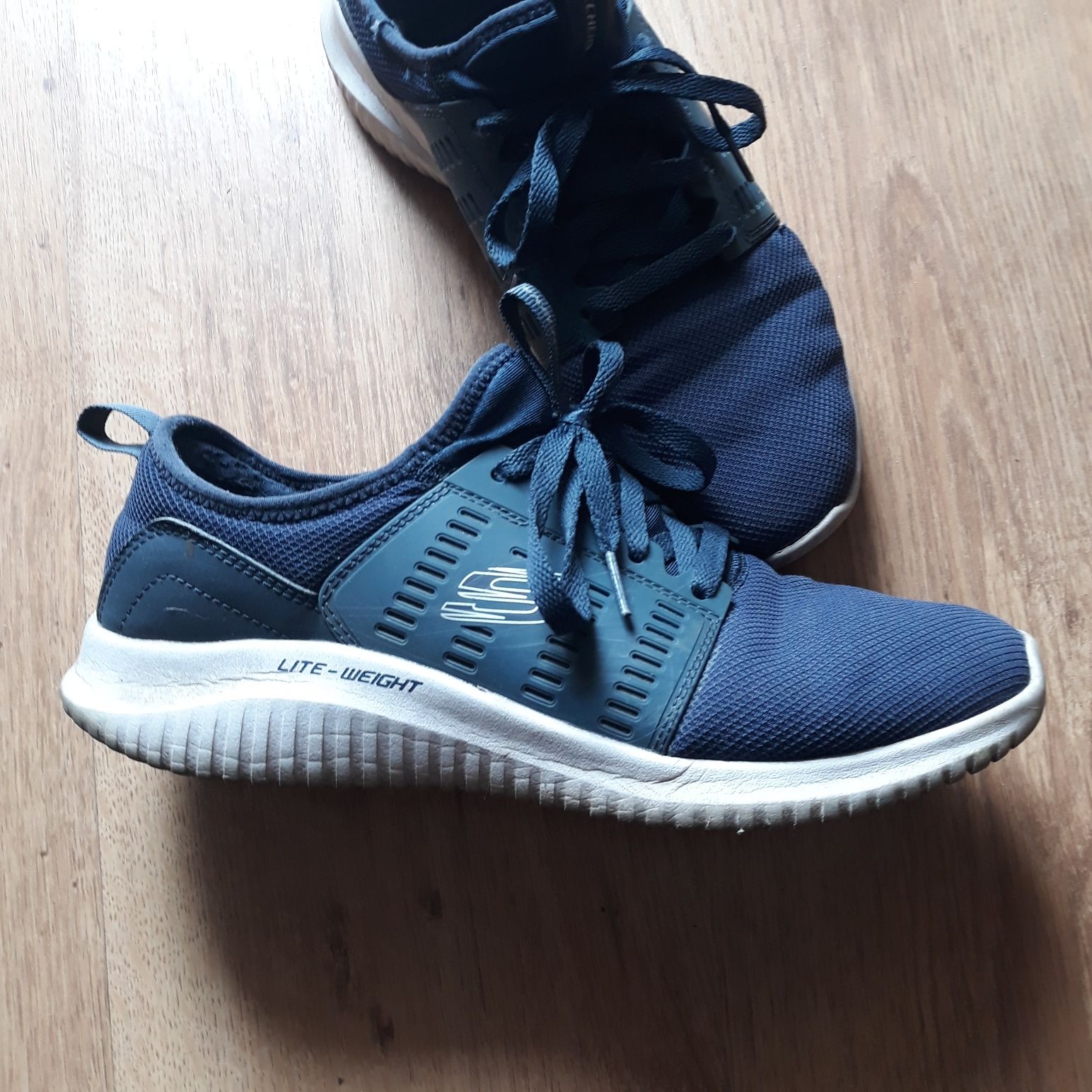 Skechers Oryginalne Buty Sportowe rozmiar 41.