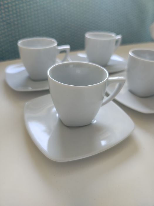 4 chávenas de café + pires