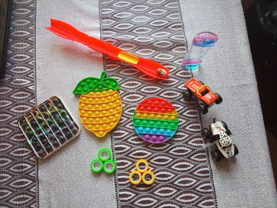 Różne zabawki edukacyjne