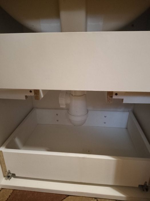 Szafka wisząca z umywalką
