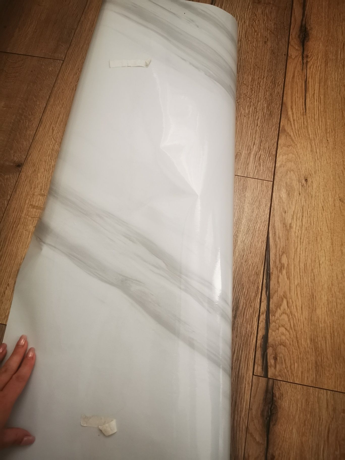 Okleina meblowa samoprzelepna marmur polysk jazz biały szerokość 80cm
