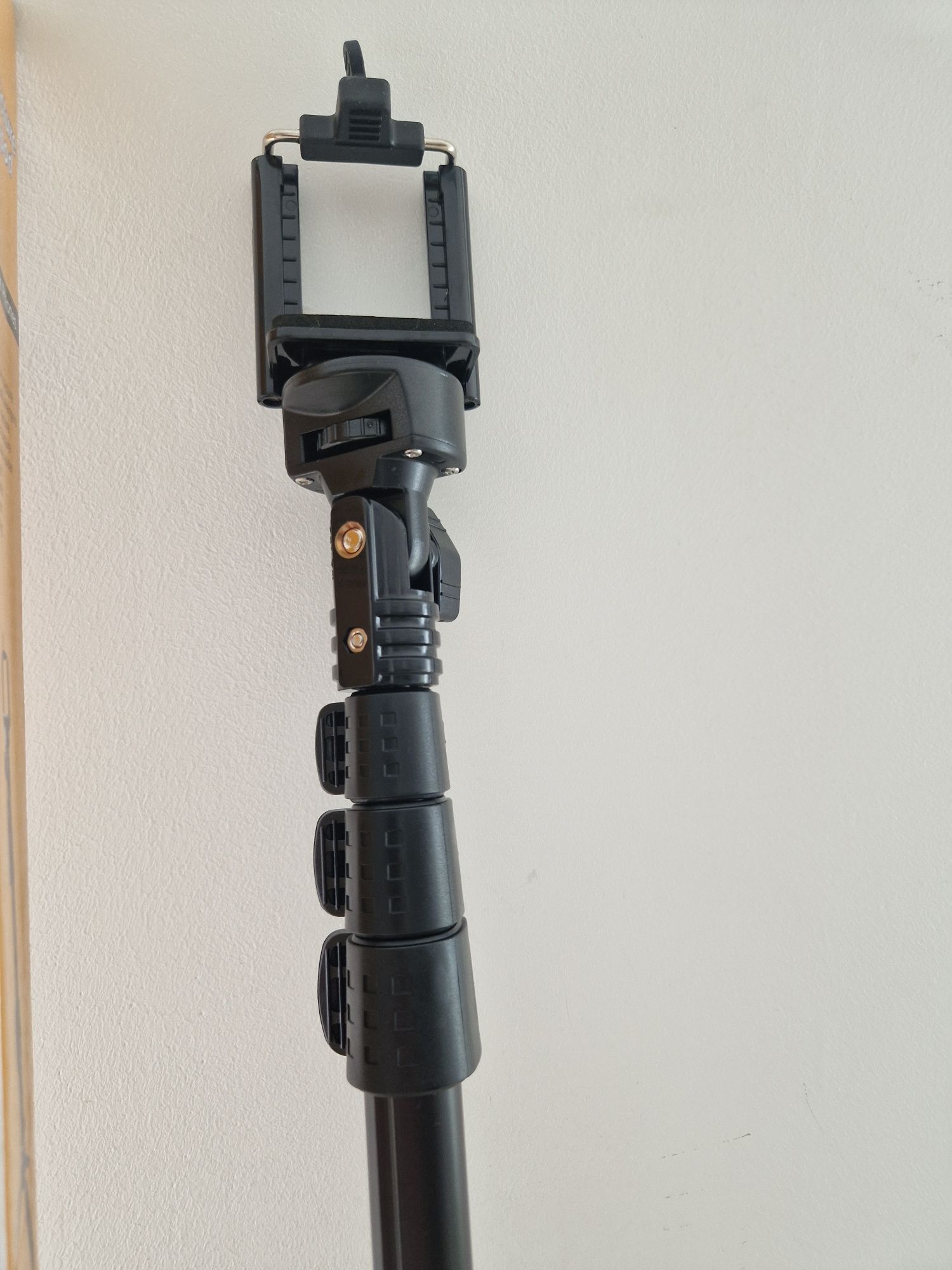 Uchwyt Selfie Profesjonalny - z odpinanym pilotem bluetooth w rączce