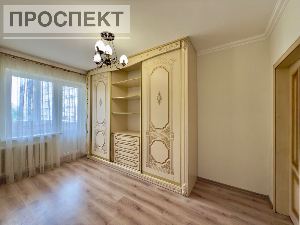 Продам 4 - кімн квартиру вул. Заливна