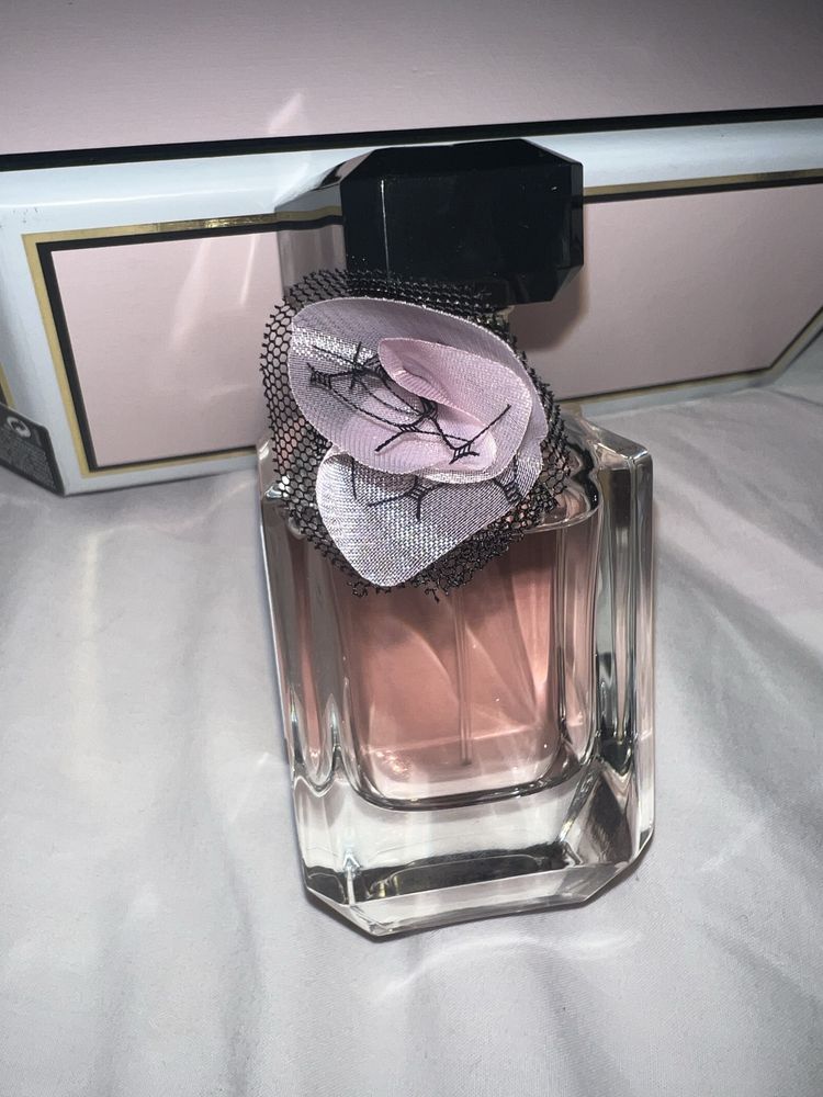 Eau de parfum tease Victoria’s Secrets