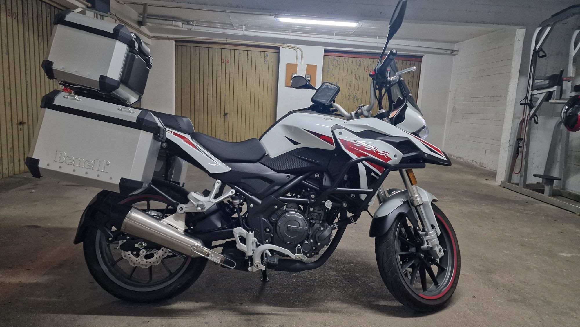 Benelli TRK 251 (quase nova)