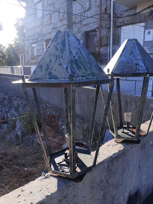 Grandiosos e Antigos Candeeiros em Ferro Totalmente Recuperados