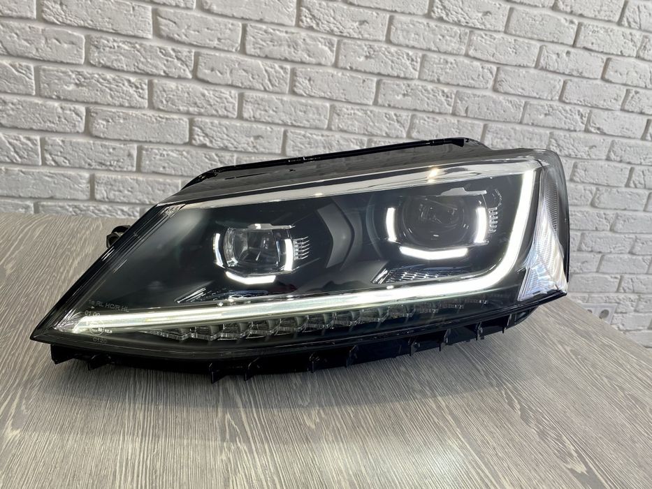 Фари  Volkswagen Jetta 2010-2017 у стилі Passat B8