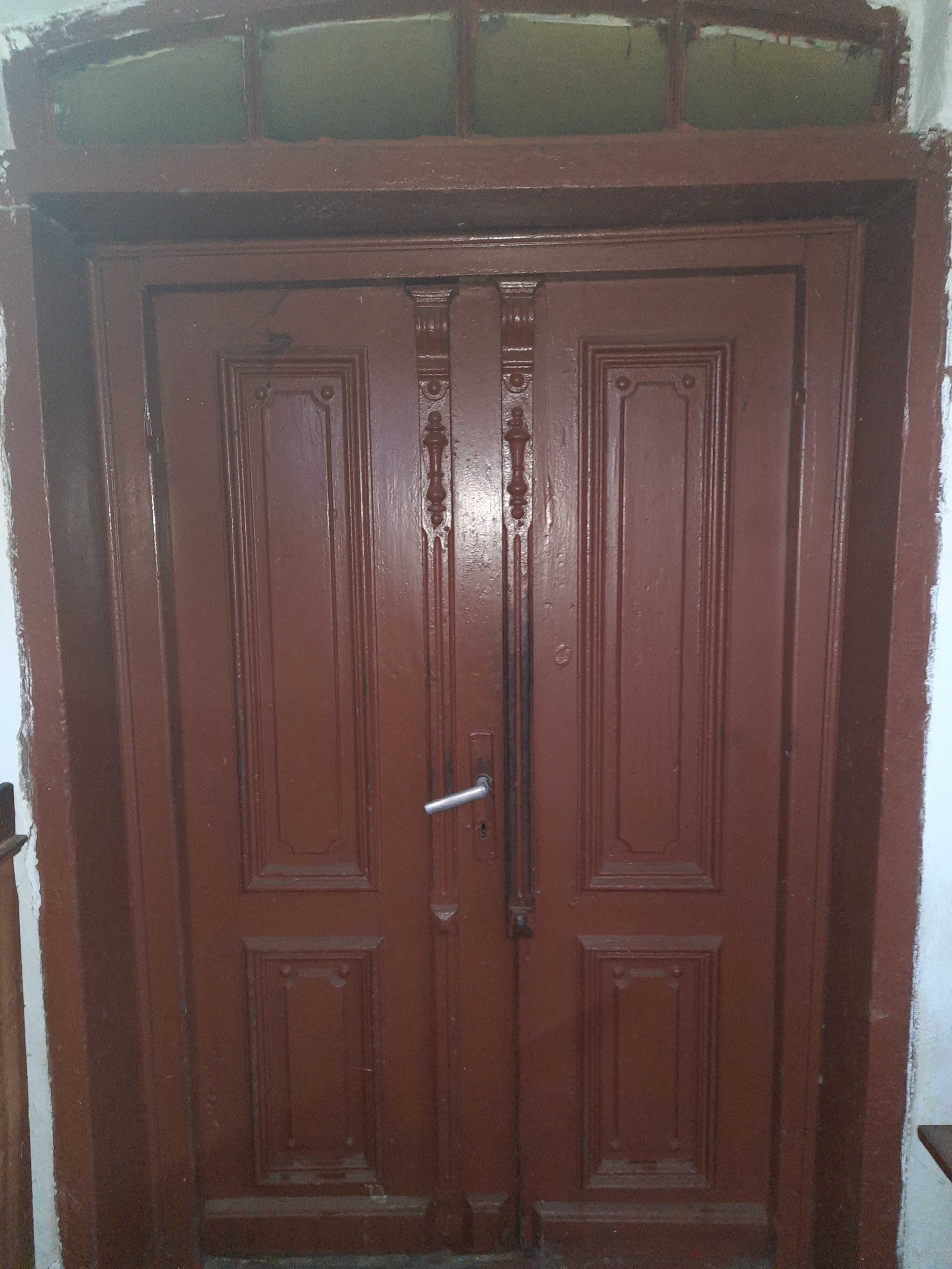 Stare drzwi. Solidne drzwi wejsciowe. Zabytkowe