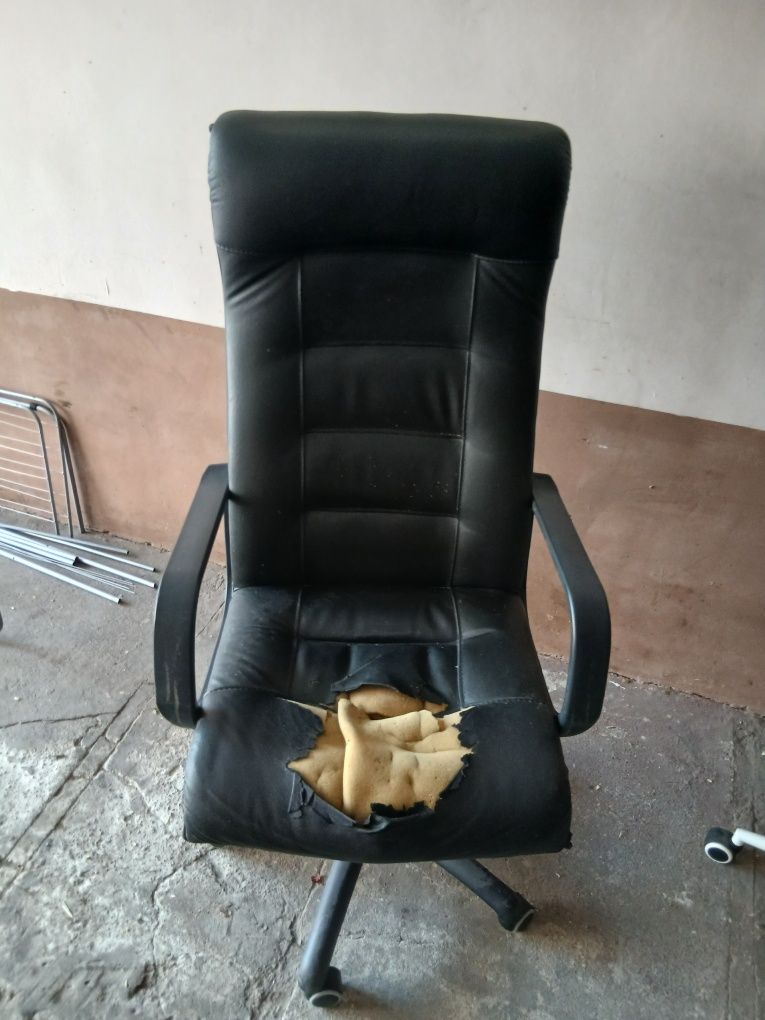 Продам крісло офісне