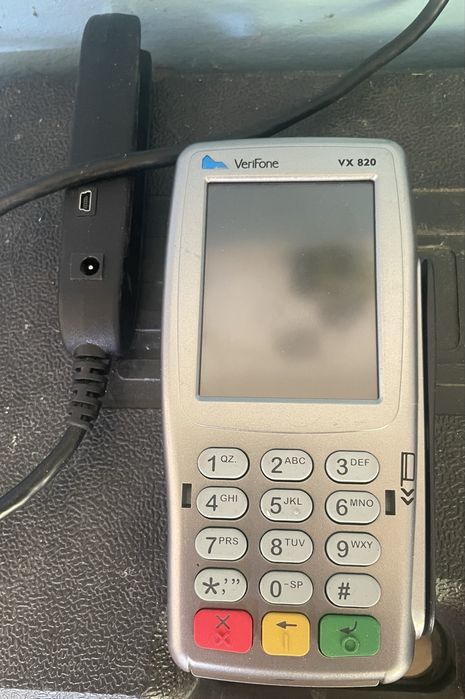 Платіжний термінал Verifone VX 820.