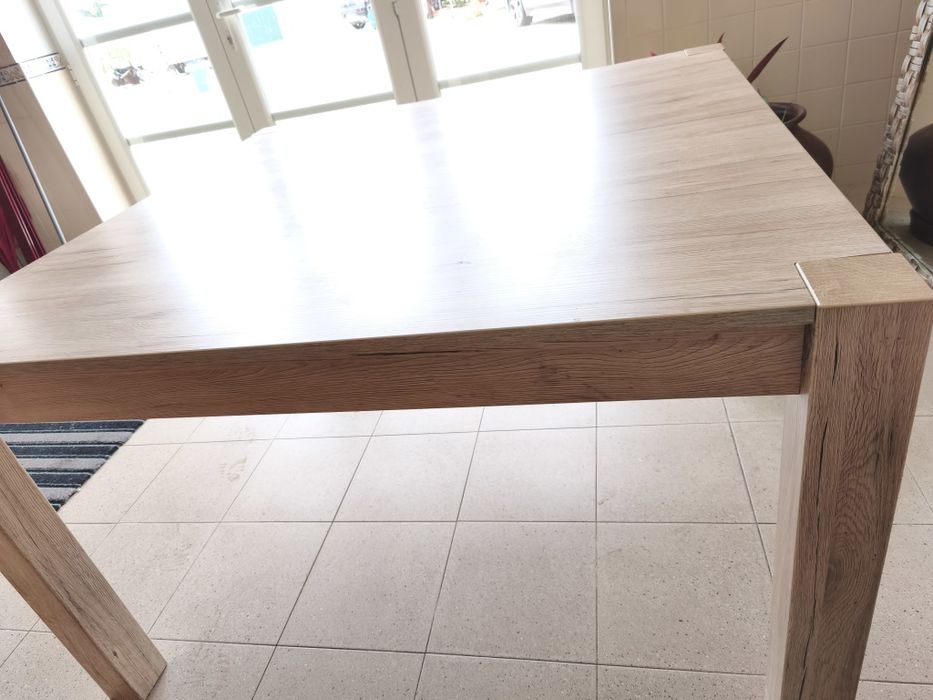 Mesa quadrada para 8 pessoas