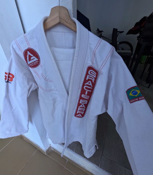 Kimono e Rash-Guard Gracie Barra - A1