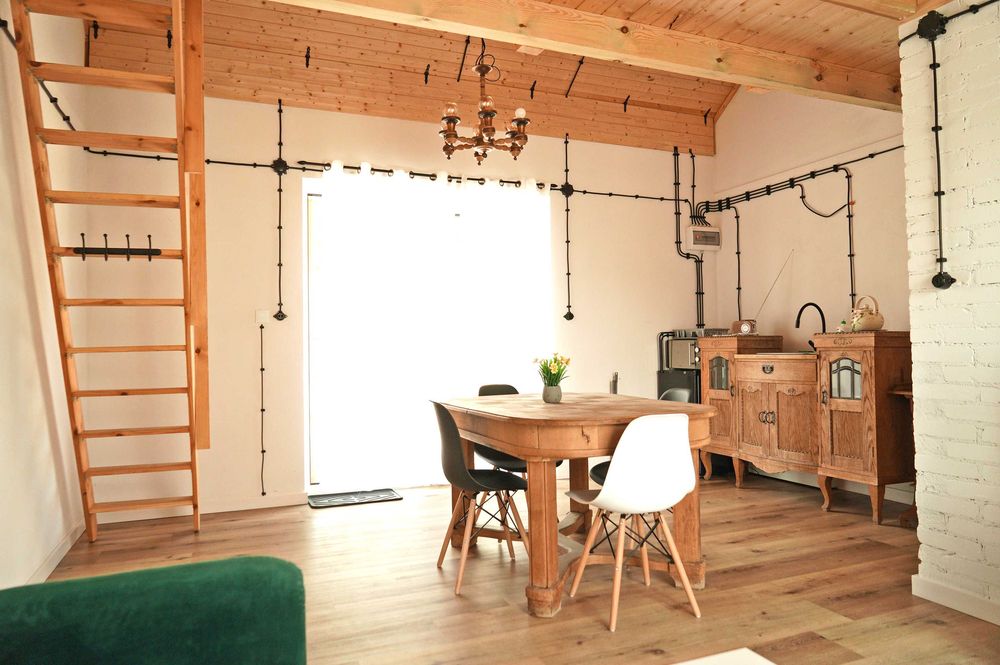 Nowy domek do 18 osób. Sauna, balia z jacuzzi. 90 km od W-wy.