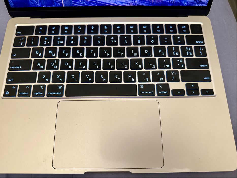 Ноутбук Apple MacBook Air 13 M2 2022 256GB 8RAM Starlight
