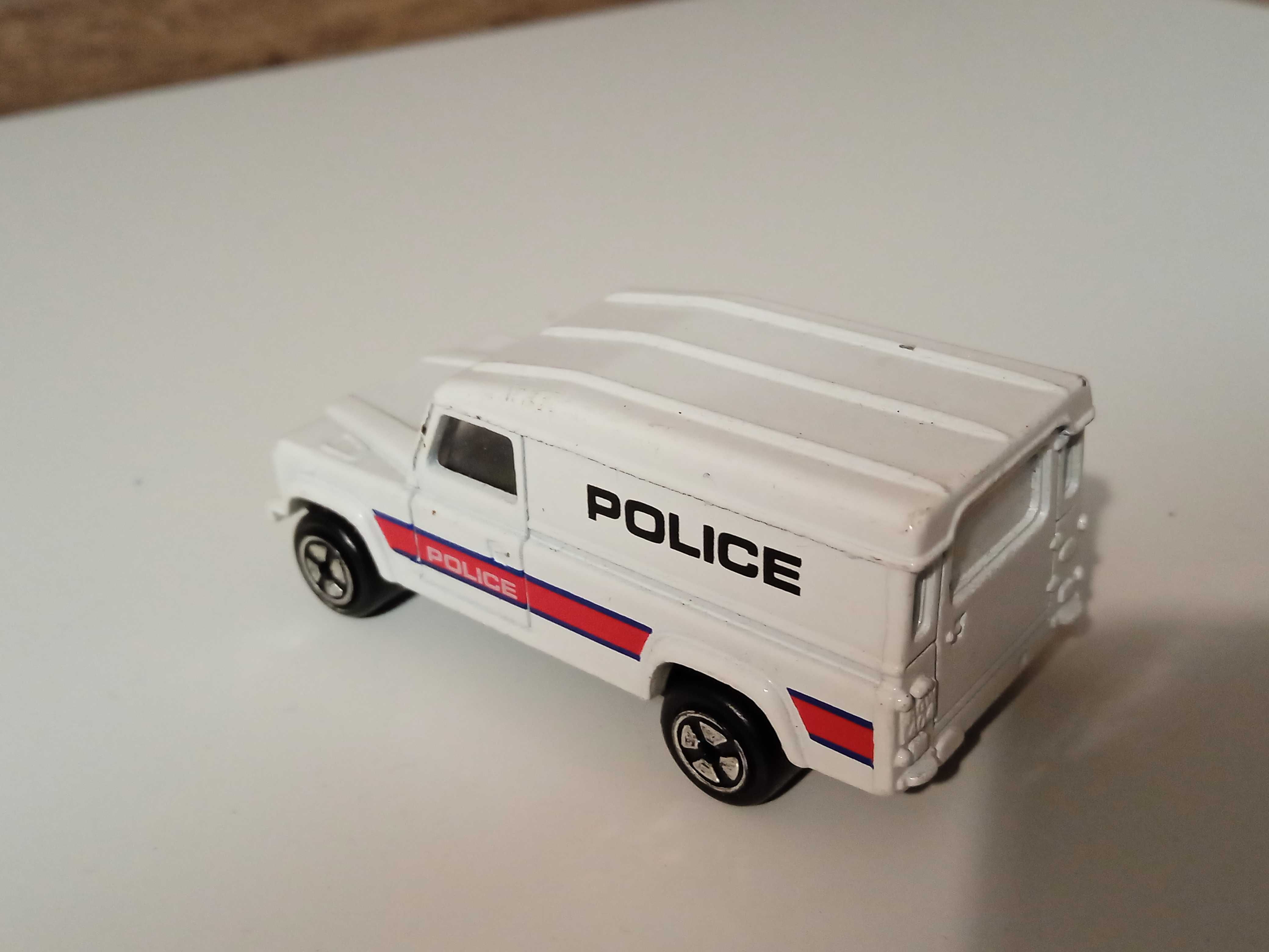 model Land Rover Defender Police