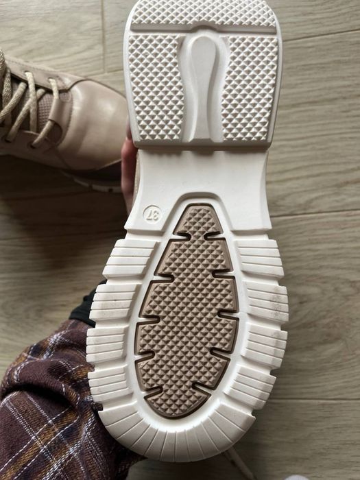 Зимові кросівки 37р