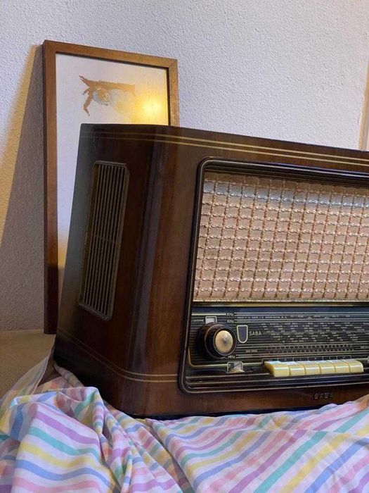 Radio SABA antigo em muito bom estado e a funcionar