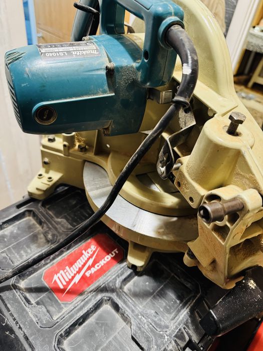 Торцювальна пила Makita LS1040