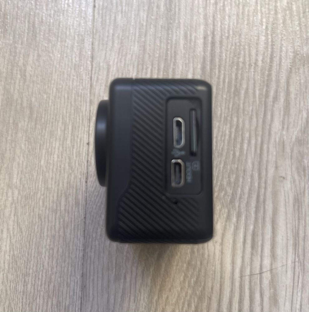 Action Camera - Wolfang GA200 2 ecrãs + Case + Acessórios (COMO NOVA)