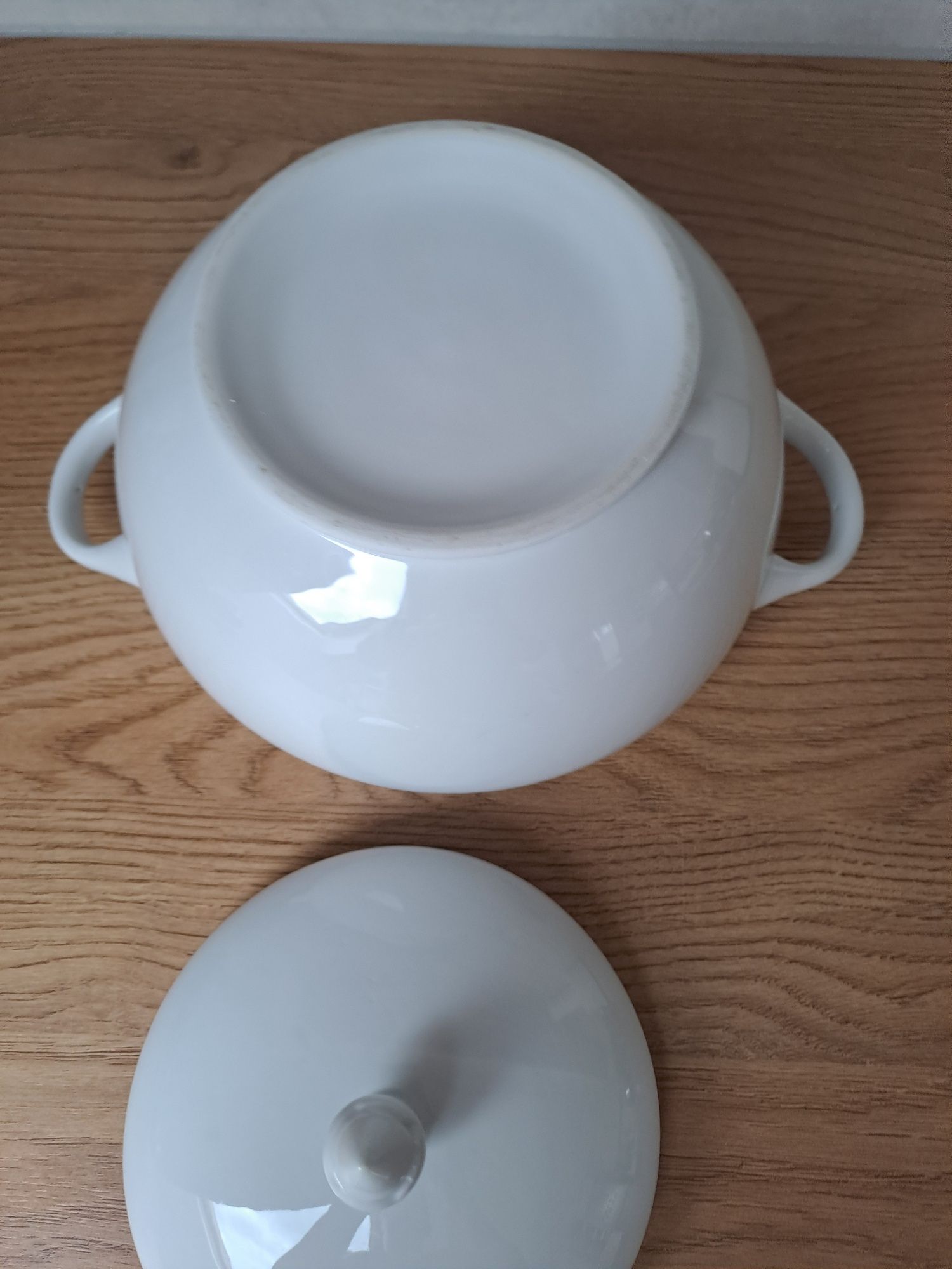 Porcelanowa waza na zupę