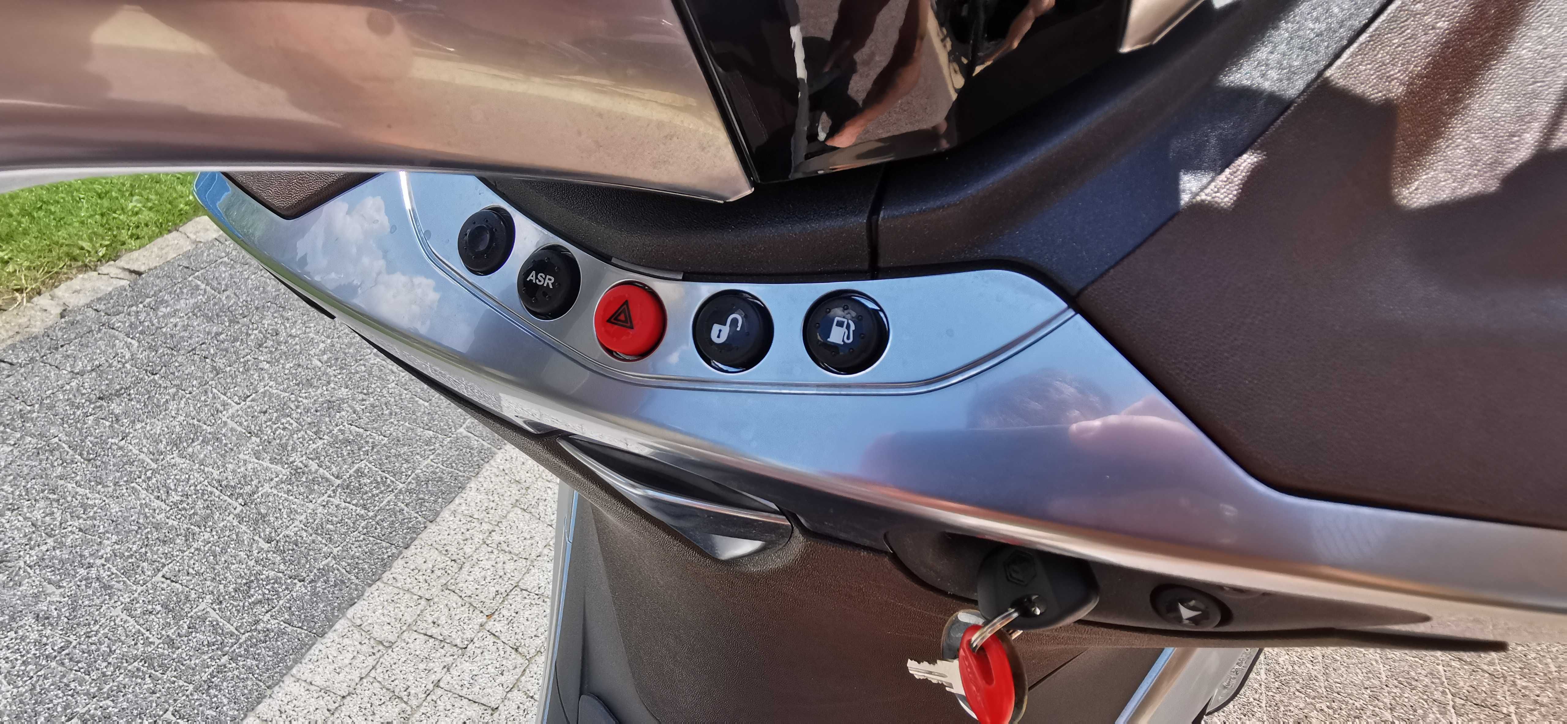 Piaggio X10 13tyś. przebiegu! JAK NOWY Pojemność 500cm3.