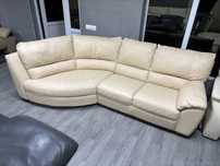 Шкіряний диван з пуфом Італія Natuzzi