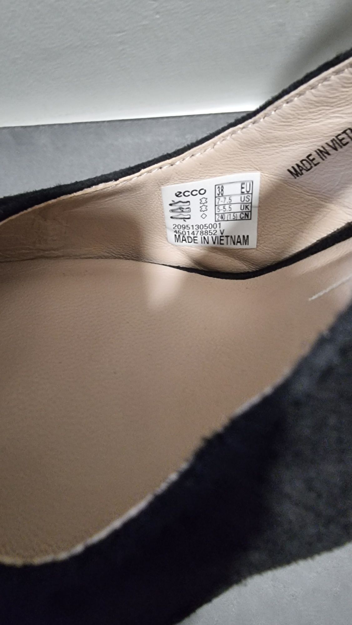 Sapatos Marca ECCO
