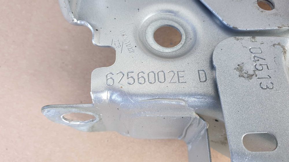 Renault megane III 3 wspornik uchwyt mocowanie błotnika prawy