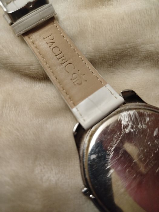 Годинник жіночий Guess