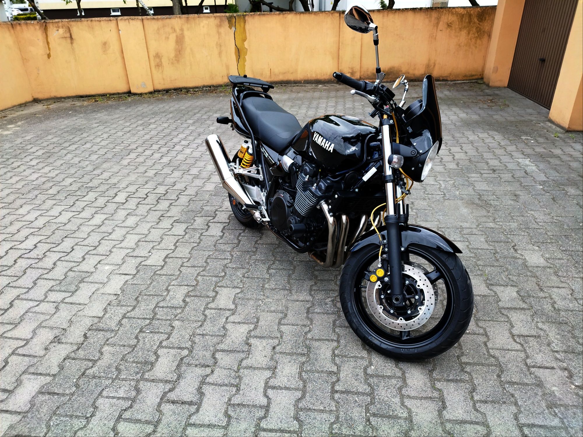 Yamaha XJR 1300.