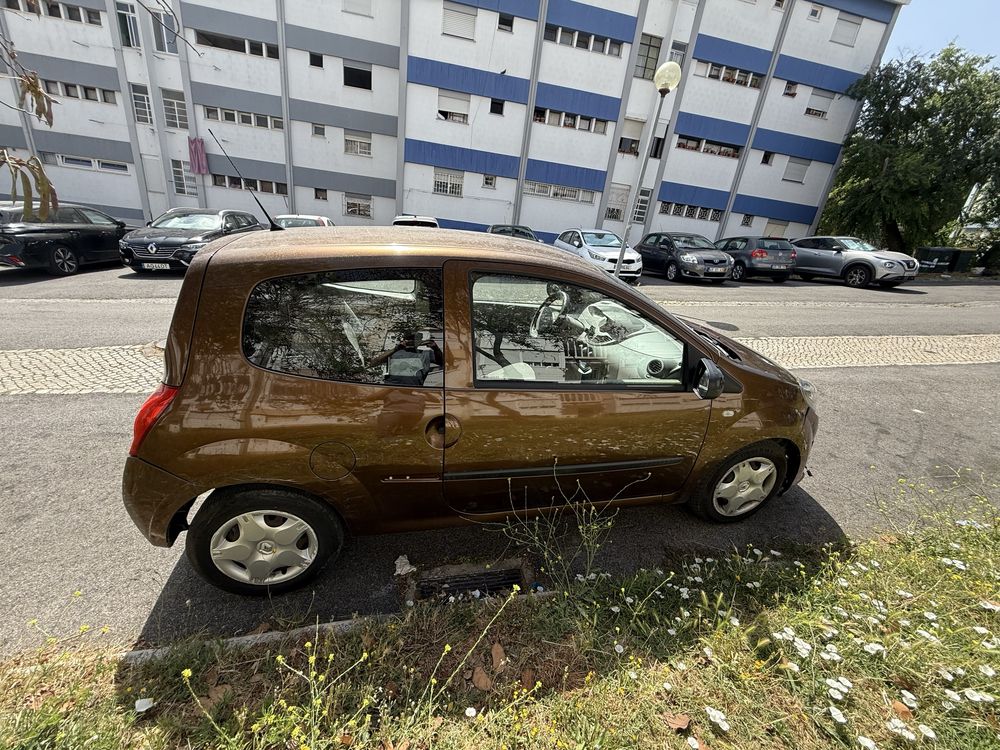 Renault Twingo castanho