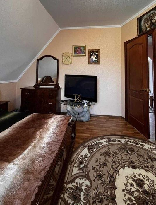 Продам теплий будинок 210кв, 3 спальні, камін, вихід до річки Осокорки