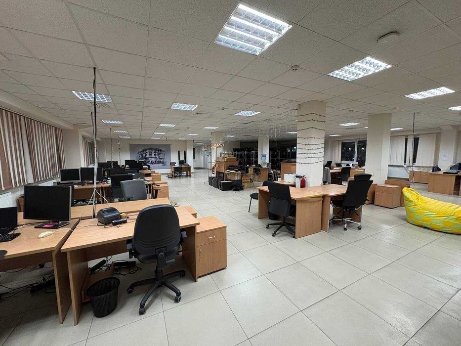 Оренда офісу 600 м.кв вул. Б. Хмельницького, 212
