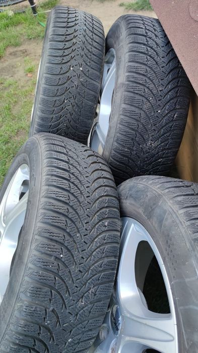 Opony zimowe z felgami 225/6 R17