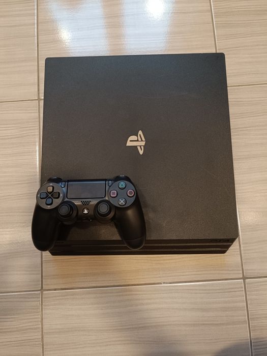 Ps 4 pro 1 tb + геймпад