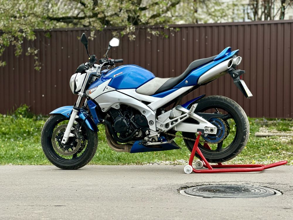 Suzuki gsr 600